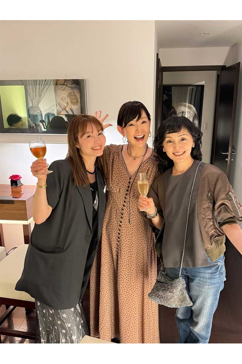 新山千春、とよた真帆、南果歩(左から)【写真:(C)新山千春オフィシャルブログ「新山千春のMORE MORE HAPPY」Powered by Ameba】