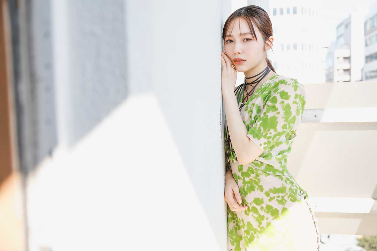 撮影では言葉の“壁”に苦労したという【写真：冨田味我】