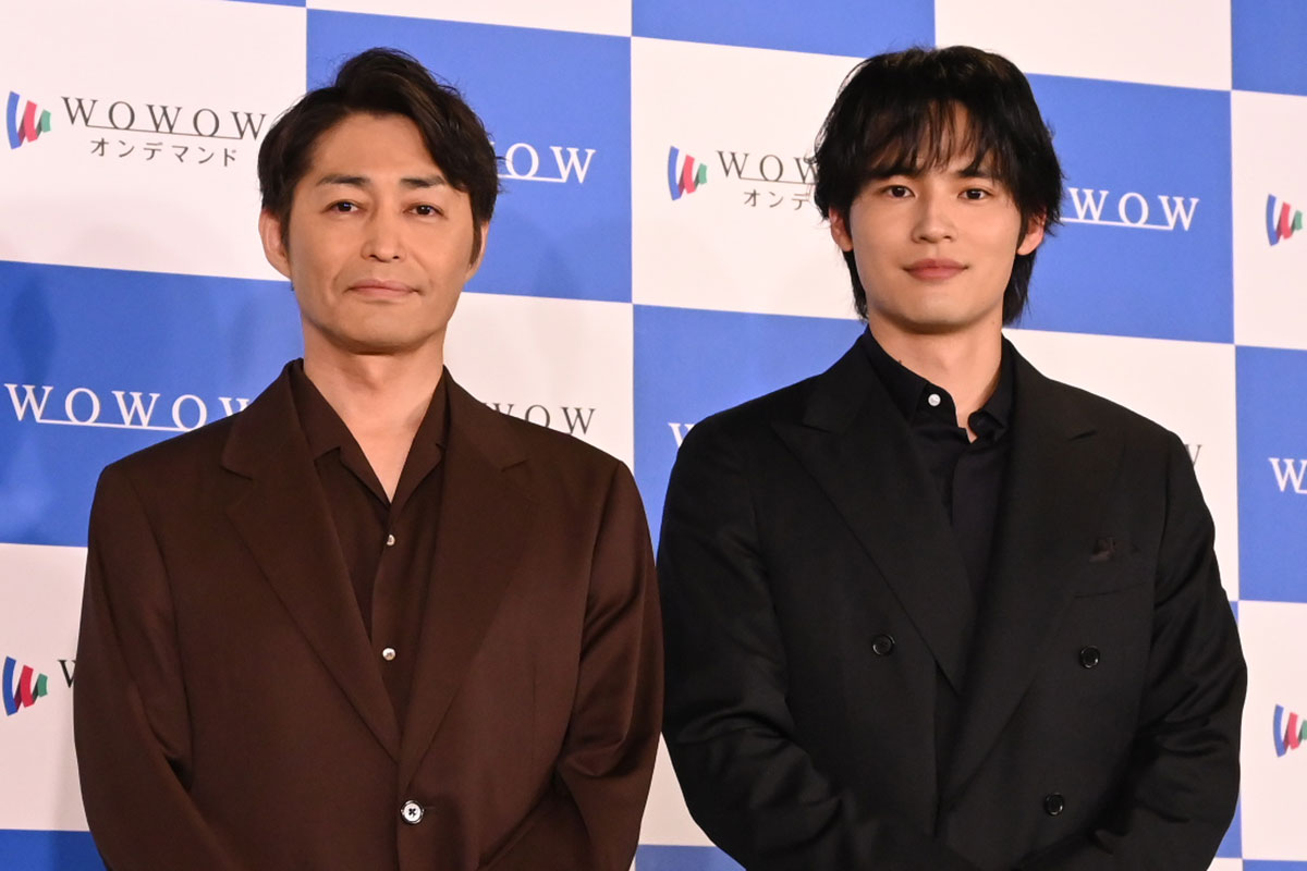 完成報告会に登壇した安田顕(左)と水上恒司【写真:ENCOUNT編集部】