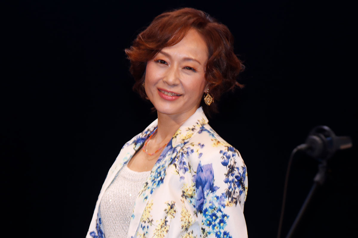 囲み取材に応じた歌心りえ【写真:ENCOUNT編集部】