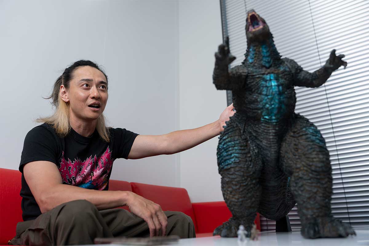 YouTubeではゴジラやフィギュアの魅力を発信している【写真:藤岡雅樹】