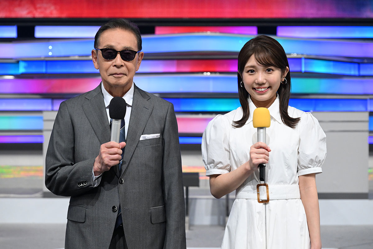 タモリ(左)とテレビ朝日・鈴木新彩アナウンサー【写真:(C)テレビ朝日】
