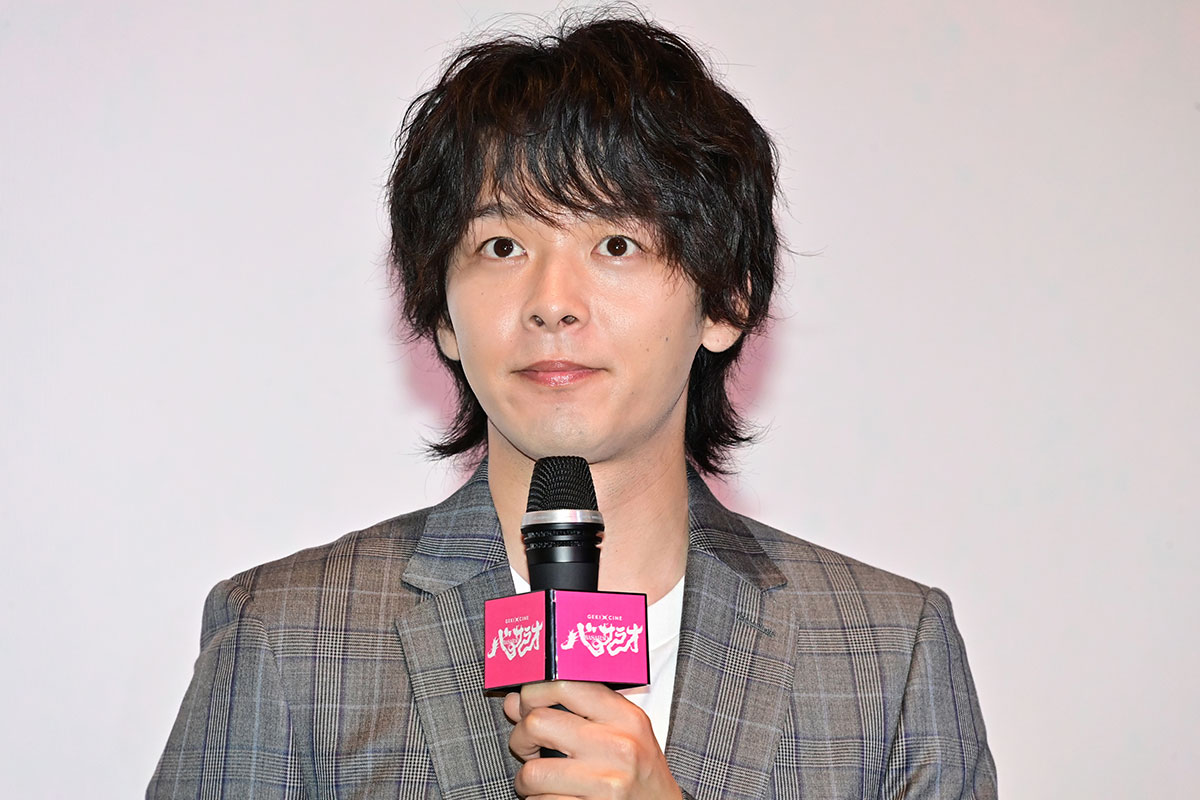 初日舞台あいさつに登壇した中村倫也【写真：ENCOUNT編集部】