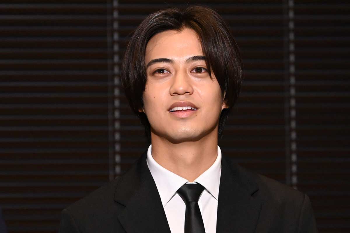 高橋海人、撮影現場で“カミキリ虫”捕まえ大興奮「めちゃくちゃデカい」　スタッフは「高橋さんどこ？」