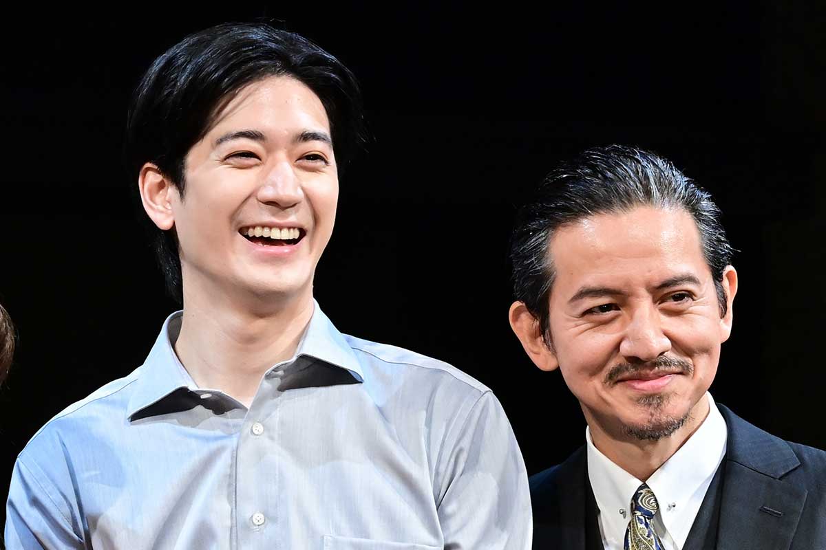 中島裕翔(左)と岡本健一【写真:ENCOUNT編集部】