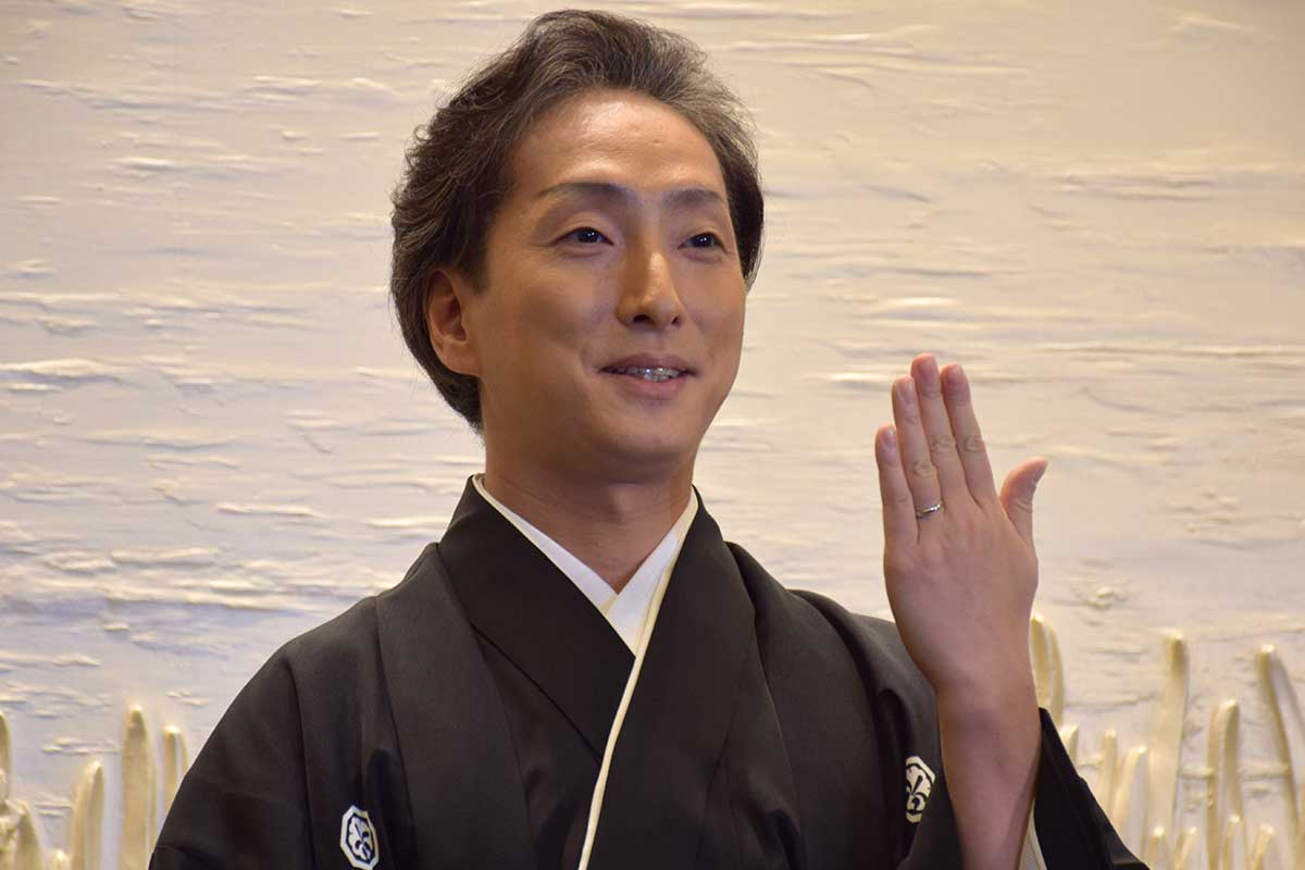 中村七之助が照れ笑い「一目惚れです」　妻・杏奈さんとの結婚報告…昨年の七夕に結婚指輪が完成