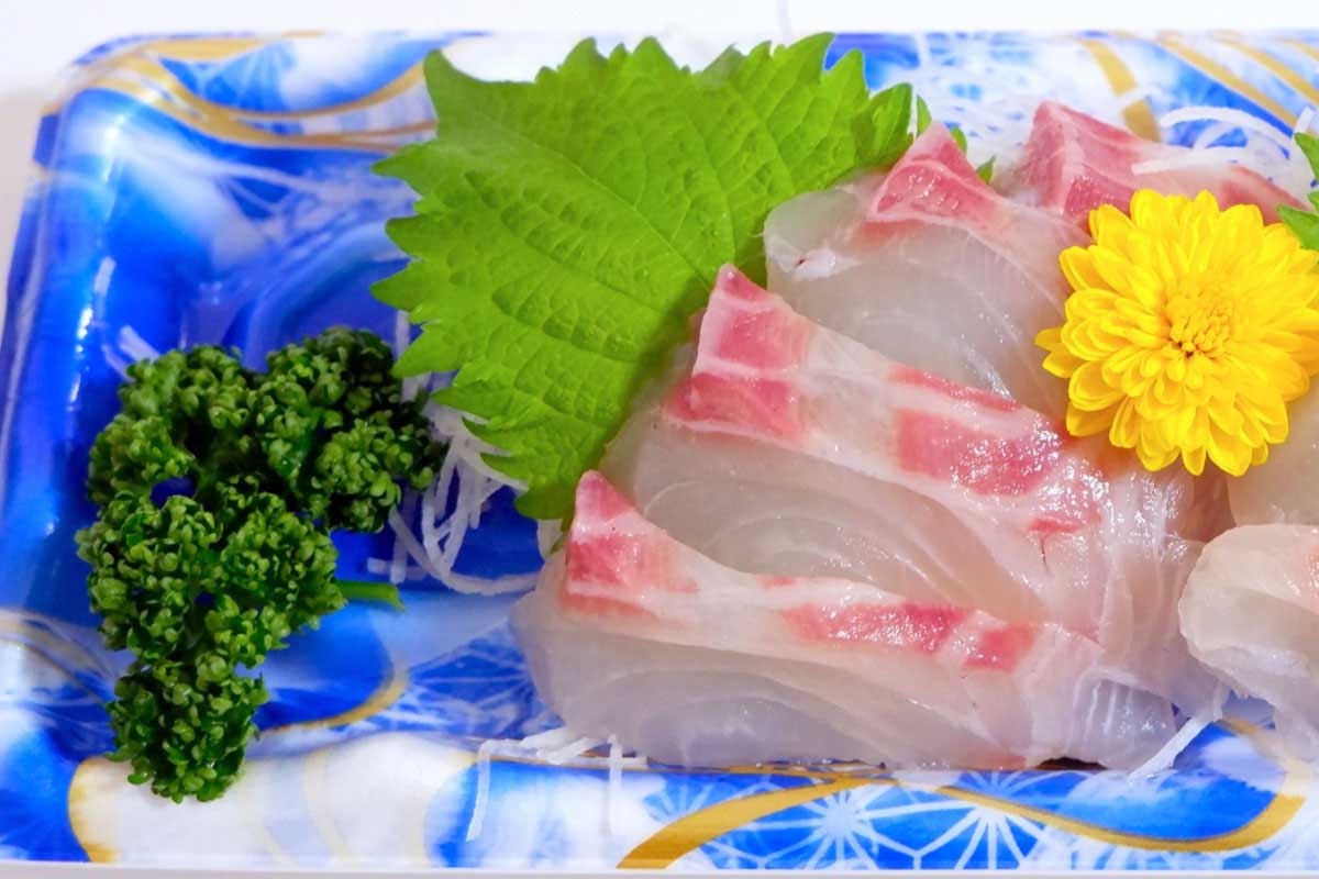 刺身パックに入った大葉に違和感…「間違えて食べちゃう」「無い方がマシ」スーパーへの要望に共感殺到