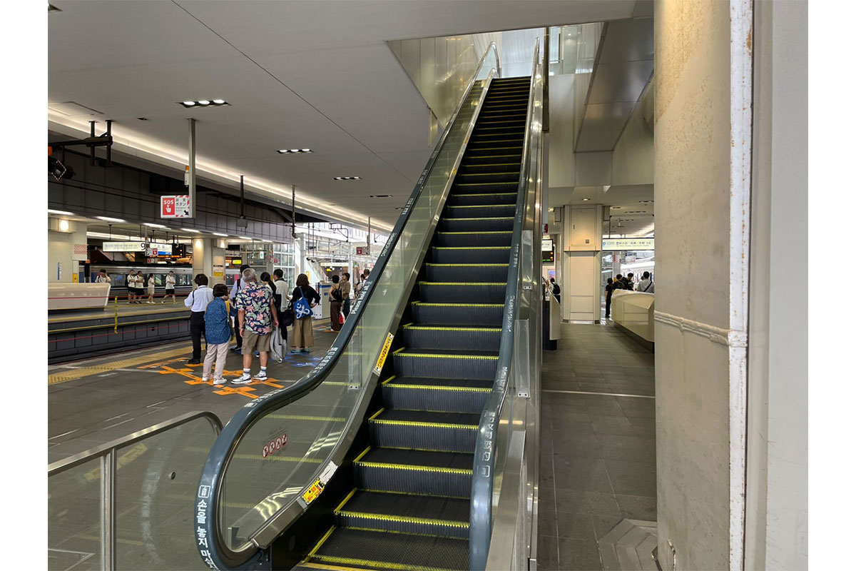 大阪駅のエスカレーターでトラブルが発生した【写真:ENCOUNT編集部】