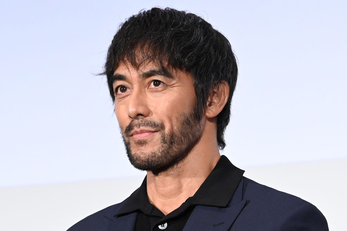 初日舞台あいさつに登壇した阿部寛【写真:ENCOUNT編集部】