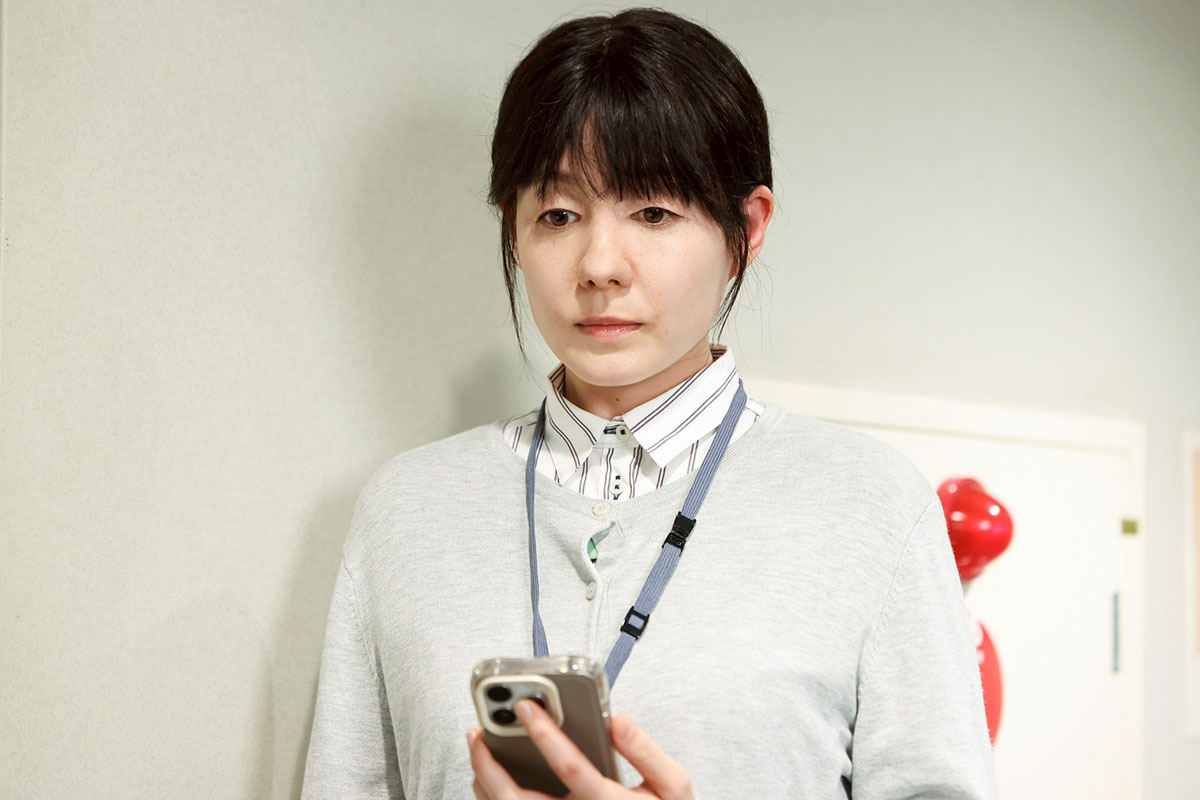 主演を務めるトリンドル玲奈【写真:(C)「レプリカ 元妻の復讐」製作委員会】