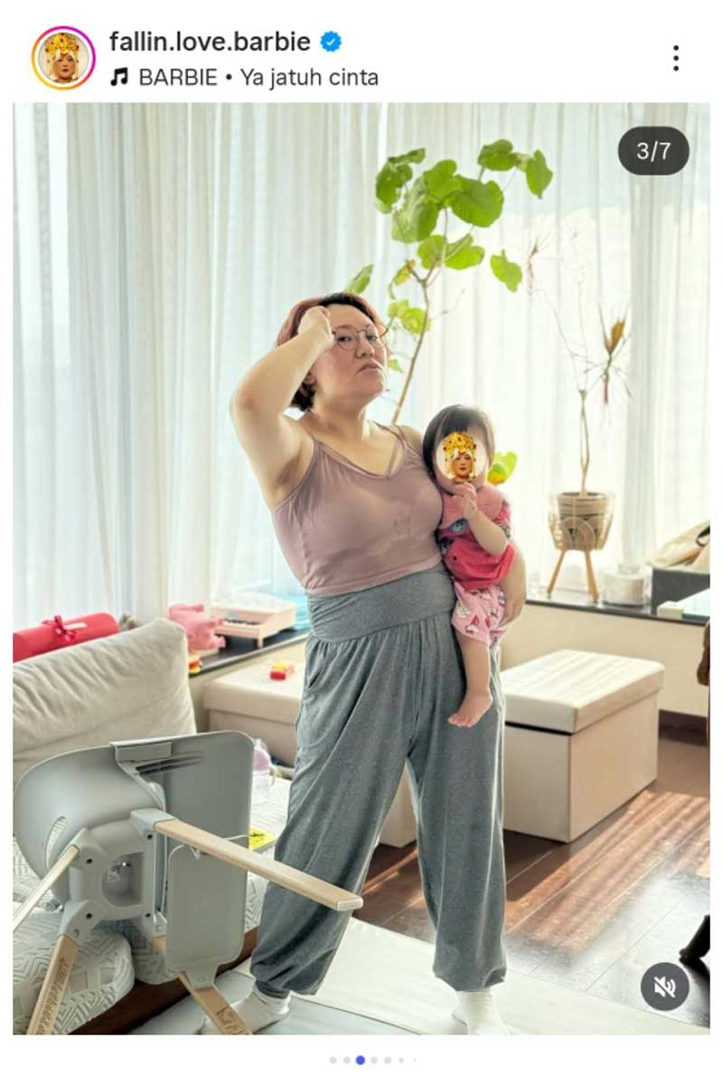 バービーの実際の投稿【写真:インスタグラム(@fallin.love.barbie)より】