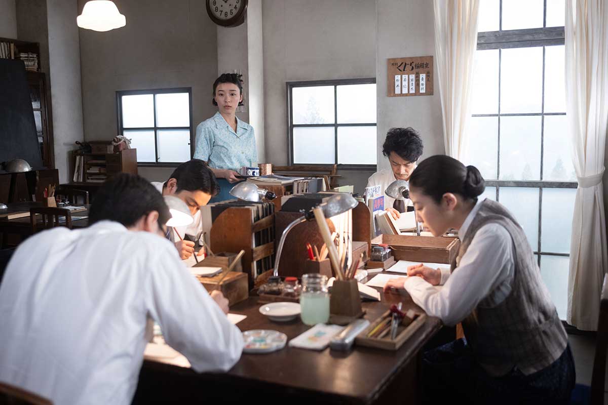 【あんぱん】八木の記事を書くのぶ　編集部に運命を変える1本の電話