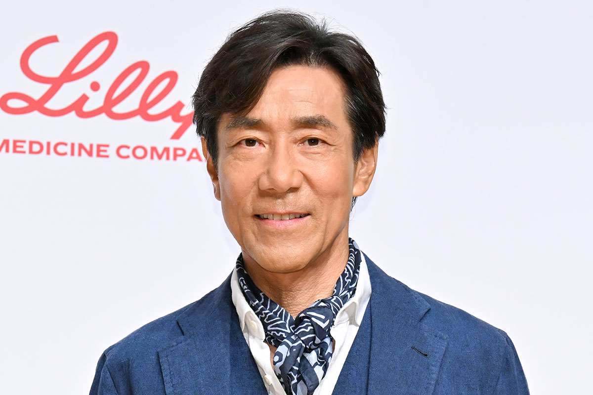 岸谷五朗、アトピー性皮膚炎で悩まされた過去を告白「ベッドに手を縛って寝ていました」