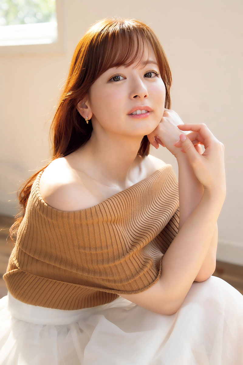 『週刊FLASH』に登場した皆藤愛子【写真:(C)光文社/週刊FLASH 、根本好伸】