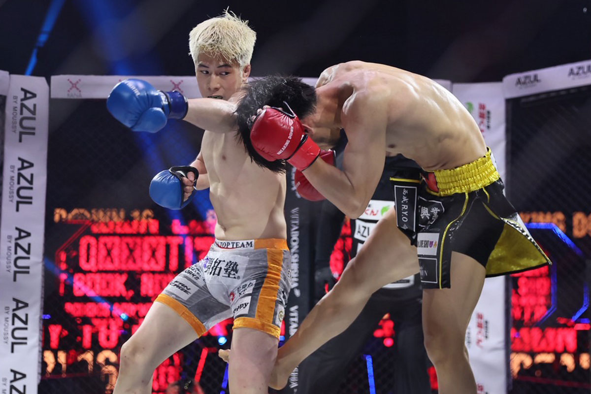 よしきまるに判定勝ちした竹見浩史郎（左）【写真：柳瀬心祐】