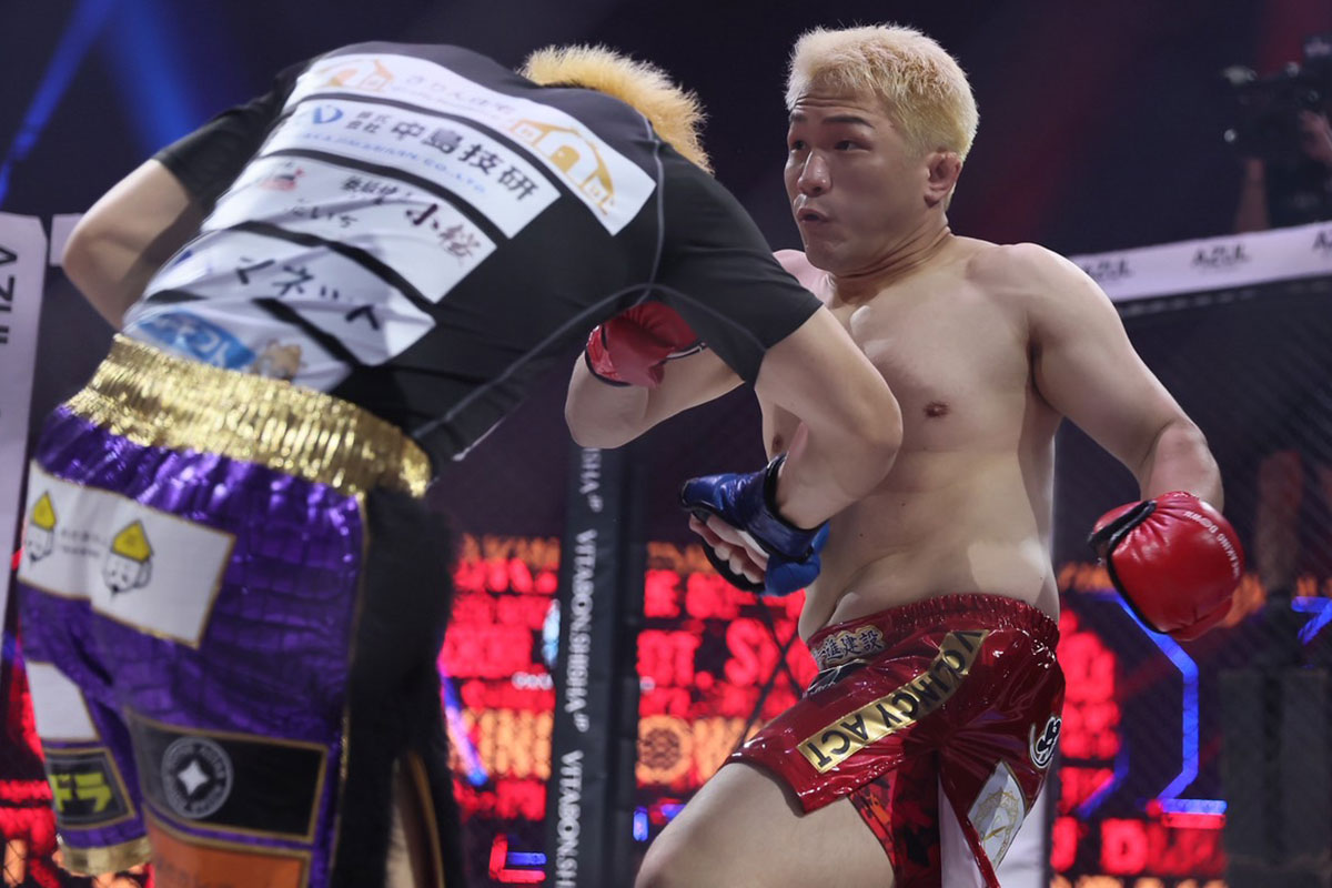 秒殺KO勝ちした川島悠汰(右)【写真:柳瀬心祐】