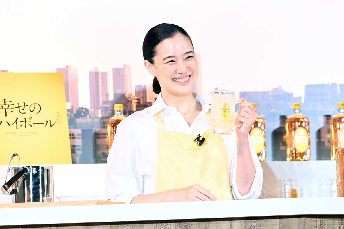 蒼井優、「角瓶」CMの4代目店主に「大尊敬する先輩方が務めてきた役。大切に伝えていきたい」