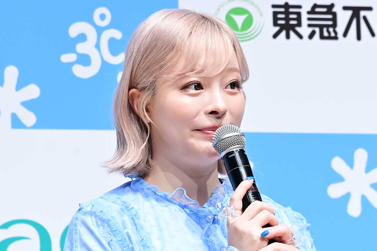 きゃりーぱみゅぱみゅ、夏の暑さ対策の“最終形態”は「スーパーの魚売り場をウロウロ」