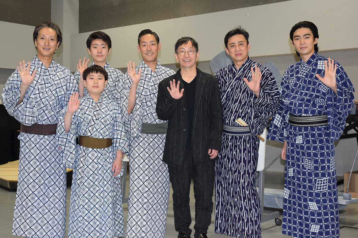 中村七之助、中村長三郎、中村勘太郎、中村勘九郎、野田秀樹氏、松本幸四郎、市川染五郎（左から）【写真：ENCOUNT編集部】