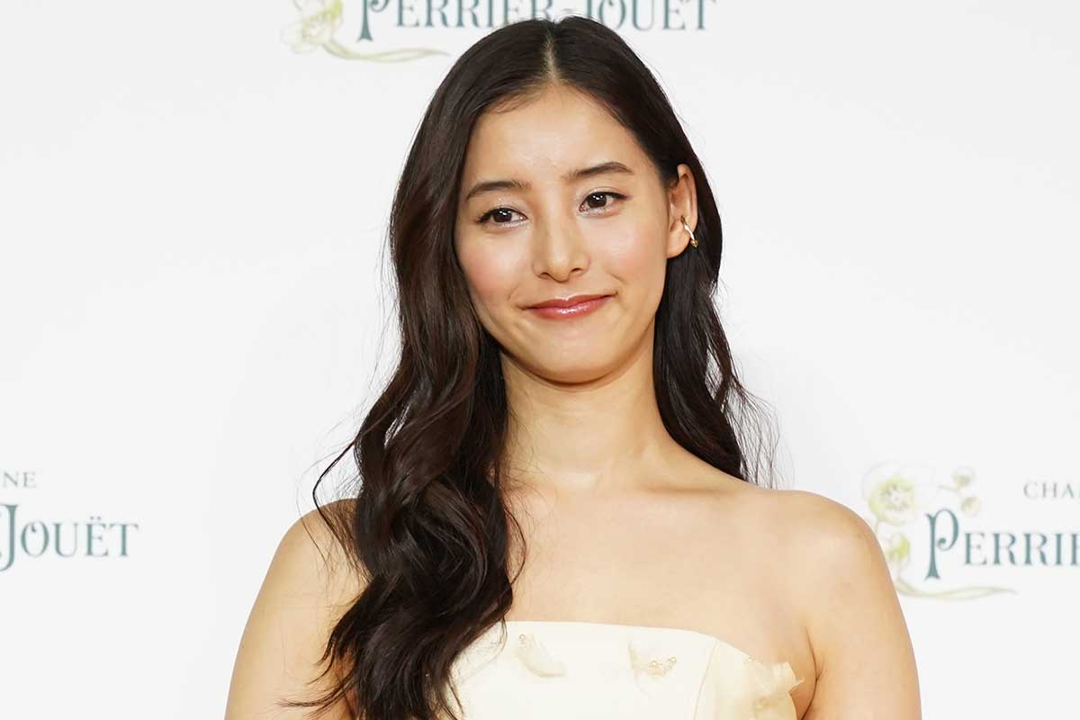 31歳・新木優子、制服“美少女”ショットに「永遠の18才」「違和感なく高校生」とファン絶賛