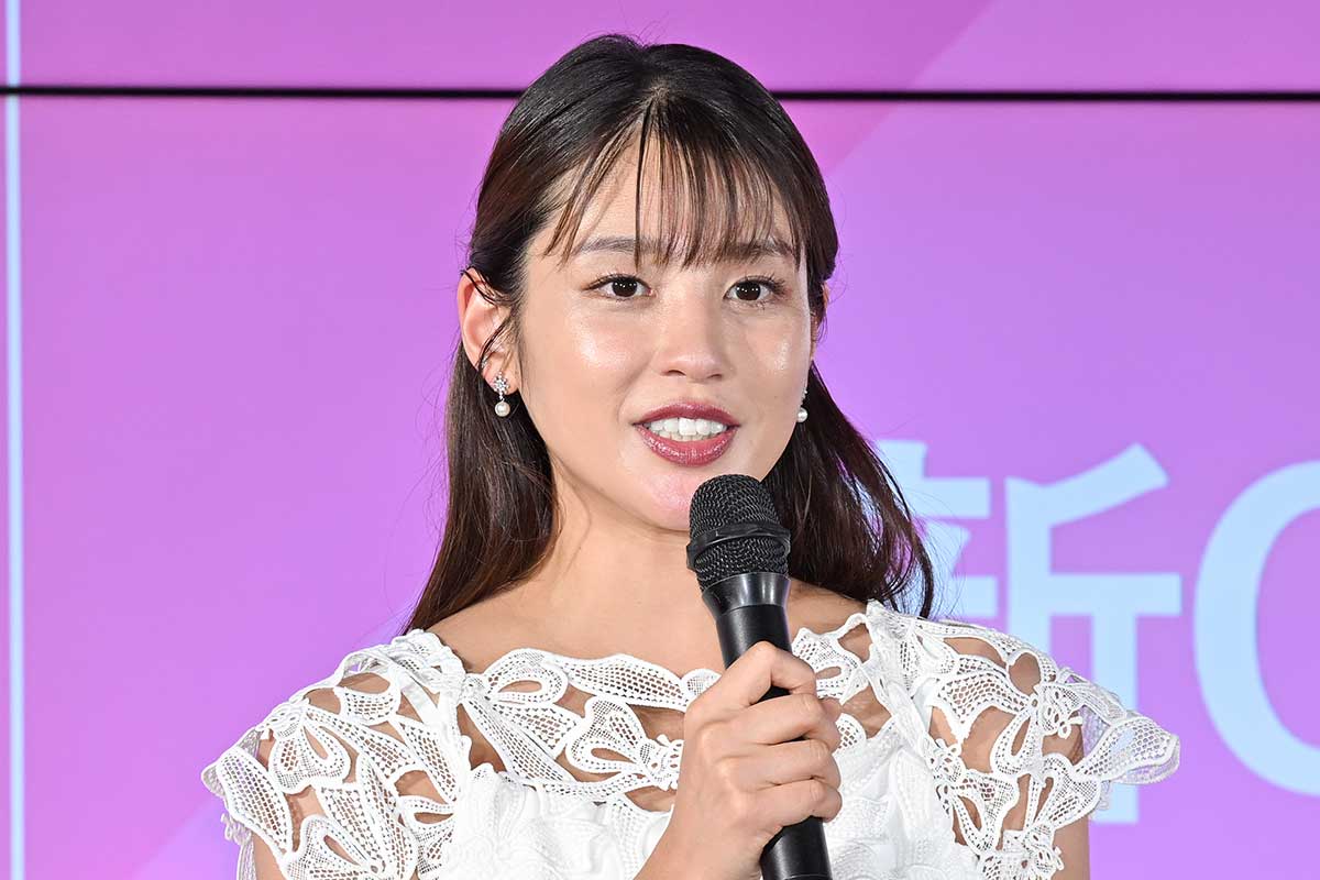 1児の母のアナウンサー、水着姿で小麦色の肌披露「黒く映りすぎて」　岡副麻希に「美しい！」の声