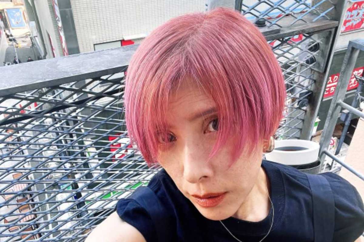 TRF・YU-KIがピンク髪で雰囲気ガラリ　イメチェン報告に「バッサリ切りましたね」「色気がある」