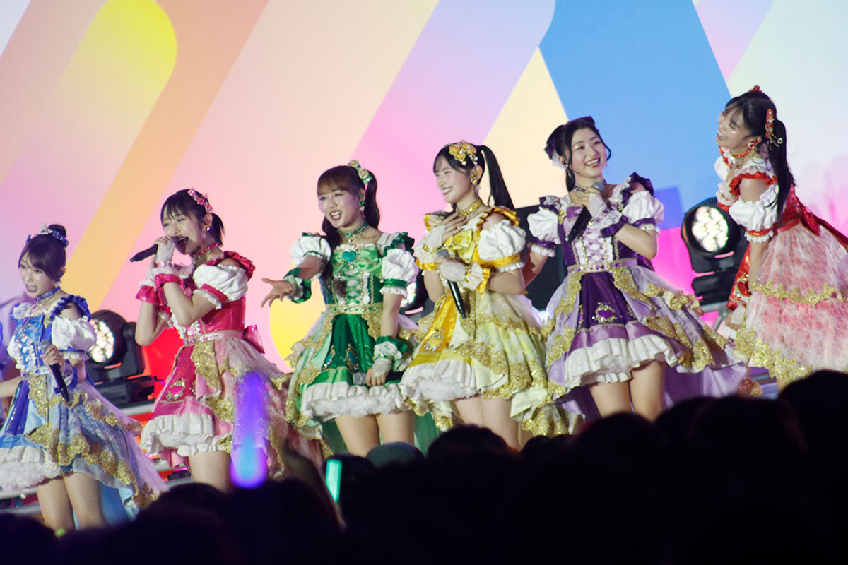 メインステージに登場した超ときめき宣伝部【写真：ENCOUNT編集部】
