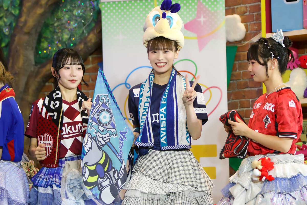 アピスパ福岡のクラブ愛をアピールしたHKT48の豊永阿紀【写真：ENCOUNT編集部】