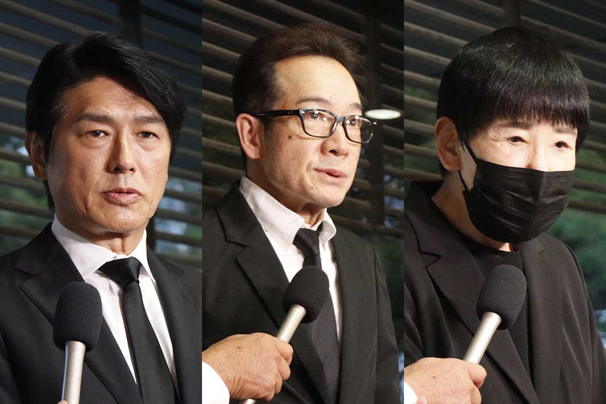 参列する高橋克典、田原俊彦、和田アキ子(左から)【写真:ENCOUNT編集部】
