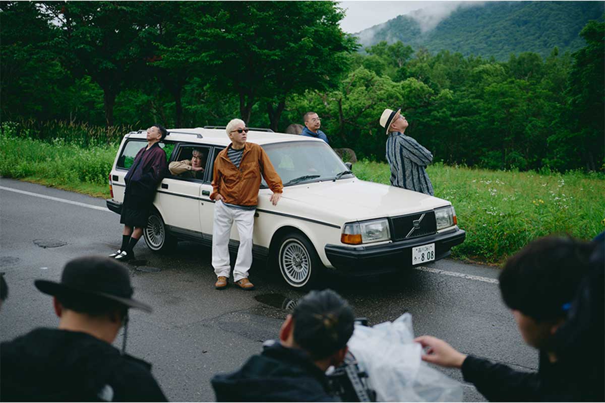 山道での撮影シーン【写真：Jumpei Yamada(ブライトイデア)】