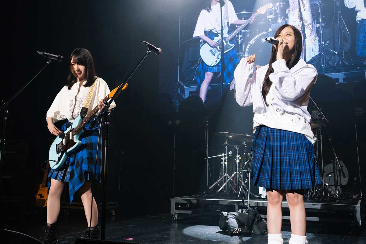 ライブ審査に登壇した賀喜遥香(左)と井上和【写真:マイナビ 閃光ライオット2025】