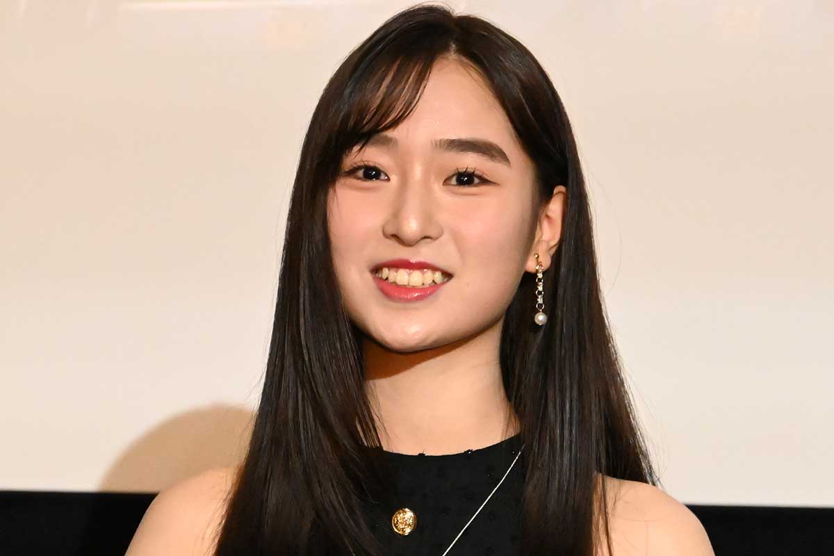 藤岡弘、の17歳三女が「益々美人になってる」　超ミニ丈ワンピ姿に「足綺麗」「スタイル抜群」の声