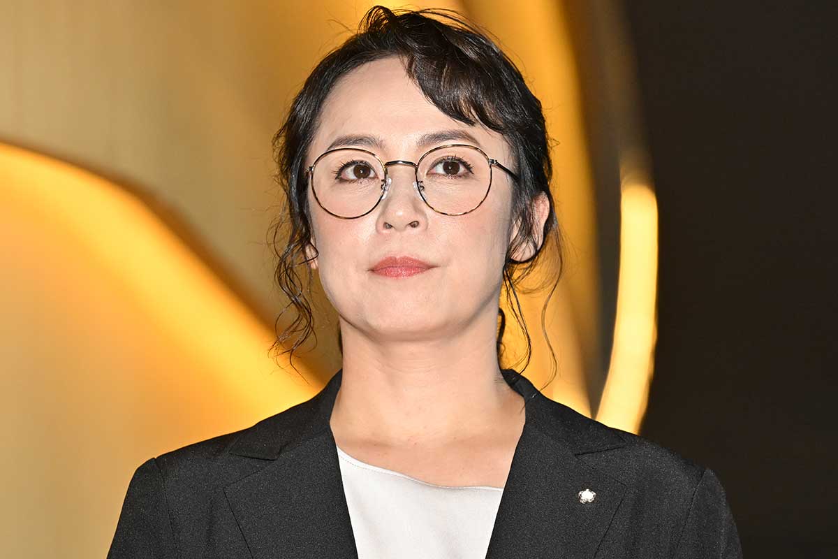 「別人かと」　45歳・佐藤仁美、ドアップ近影にネット衝撃「10歳若返ってる」「痩せた」