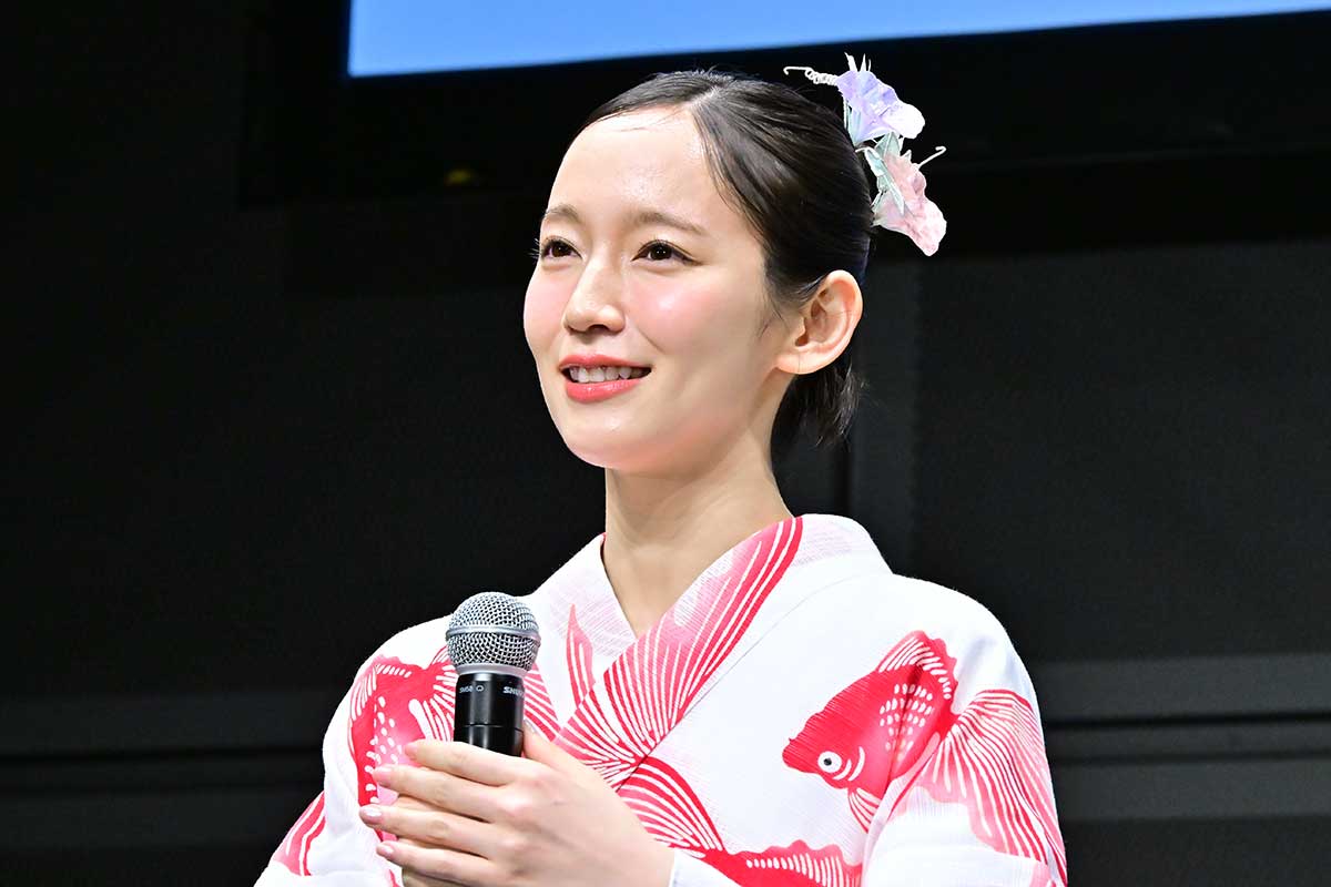 吉岡里帆、艶やか浴衣姿披露に「かわいい～！」と大歓声　水上恒司とW主演映画の試写会出席