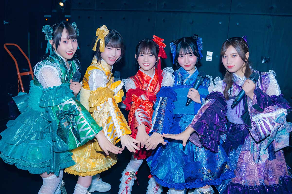 10周年公演を開催したまねきケチャ【写真：イシハラタイチ】