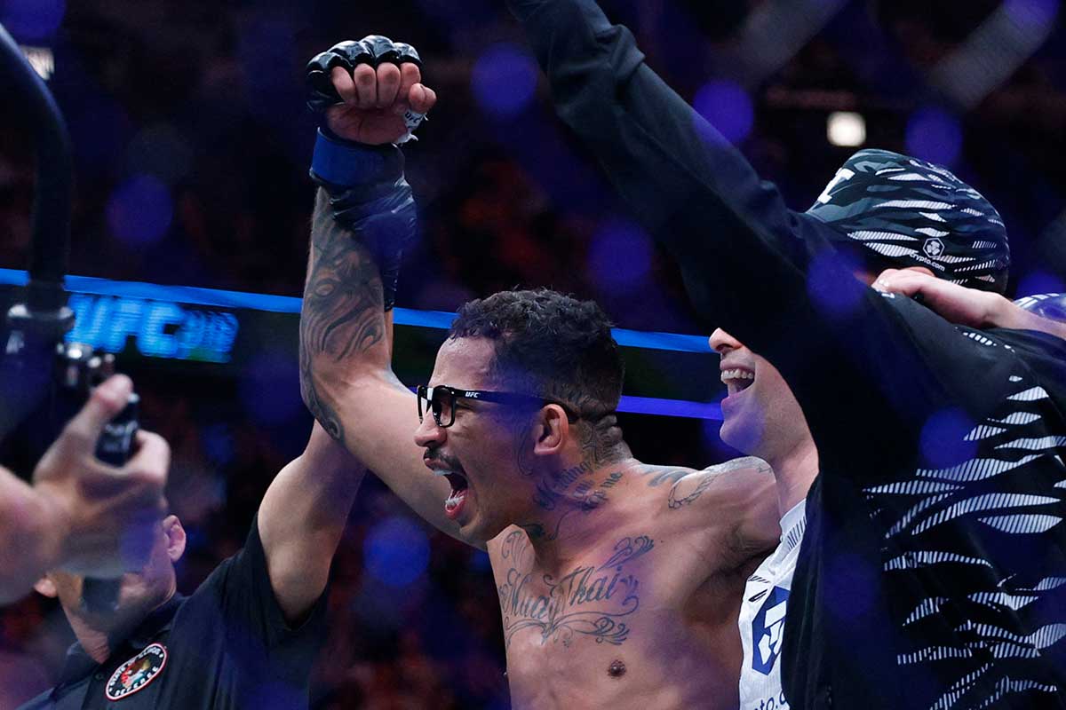 試合直後にビール片手に堂々と喫煙　劇的勝利のブラジル戦士の行動に同業困惑「タバコの臭いがする」