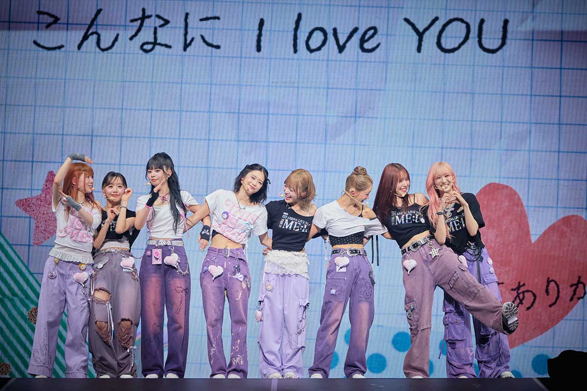 8人でパフォーマンしたME:I【写真：(C)LAPONE GIRLS】