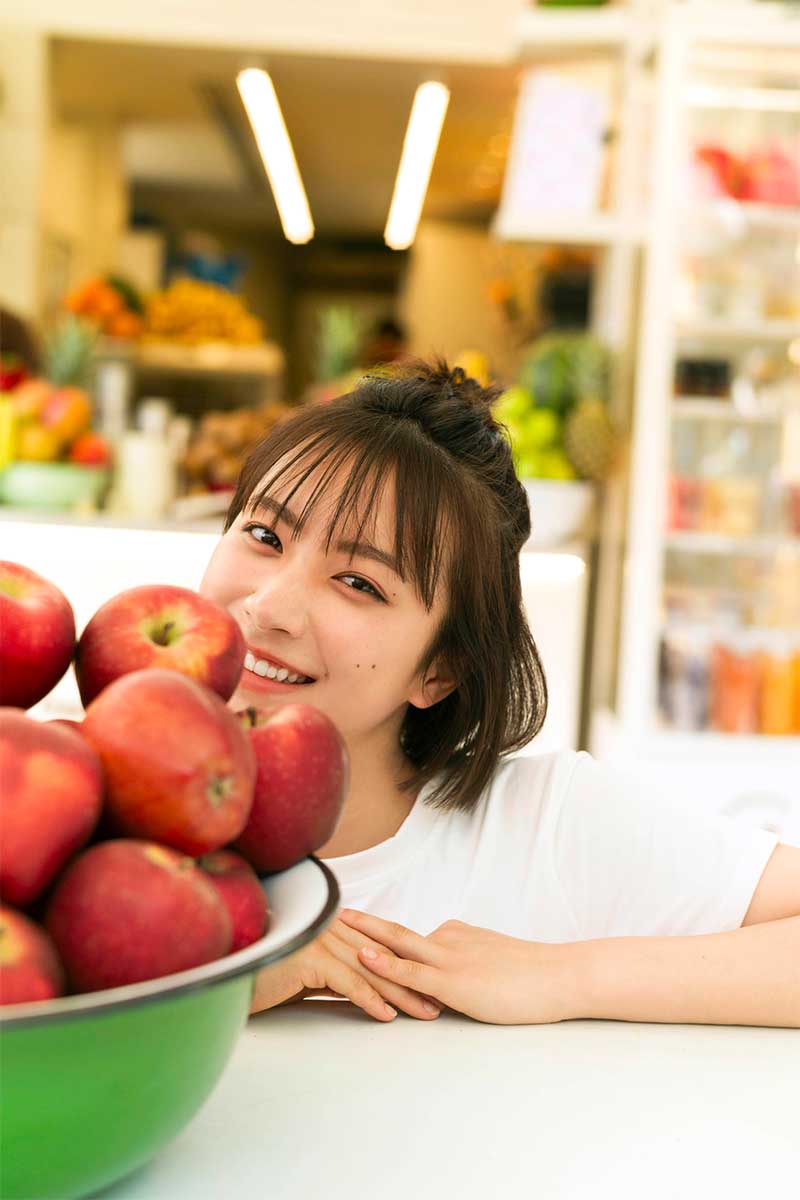 あどけなさ、大人びた表情が満載【写真:(C)「藤崎ゆみあファースト写真集(仮)」(東京ニュース通信社刊)】