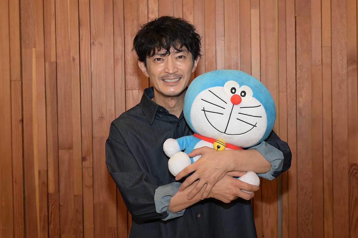 津田健次郎が『ドラえもん』初登場　“かっこいいドラえもん”役に挑戦「違和感が満載です」