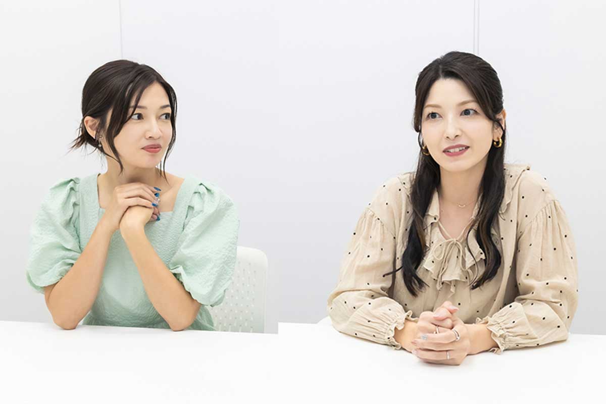 柴田(右)は親友としての石川を三好はアイドルの先輩としての石川を語った【写真:冨田味我】