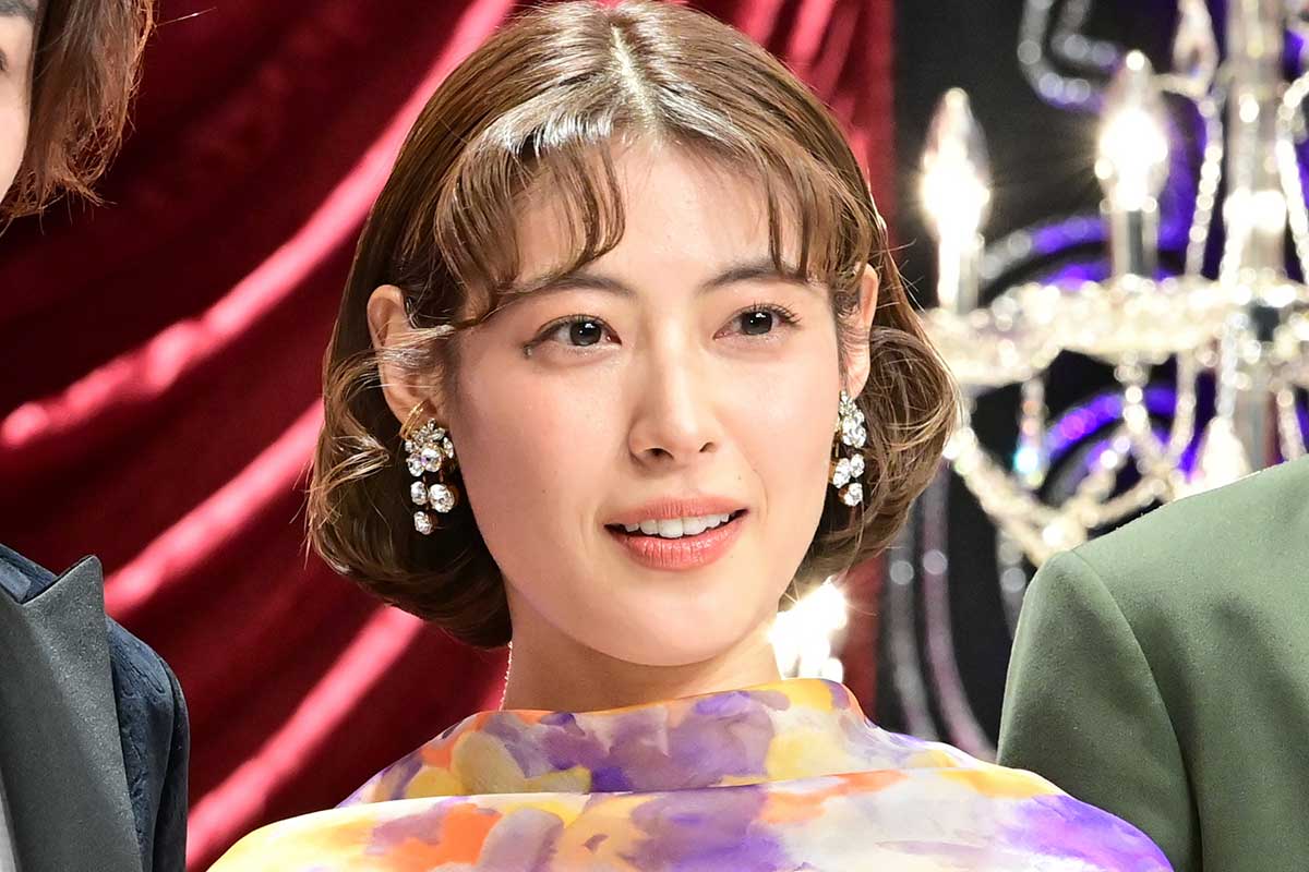 「ウソだろ」ストリートピアノに“国民的女優”が乱入　観客パニックの神コラボ…瀧本美織の「歌唱力に驚きました！」