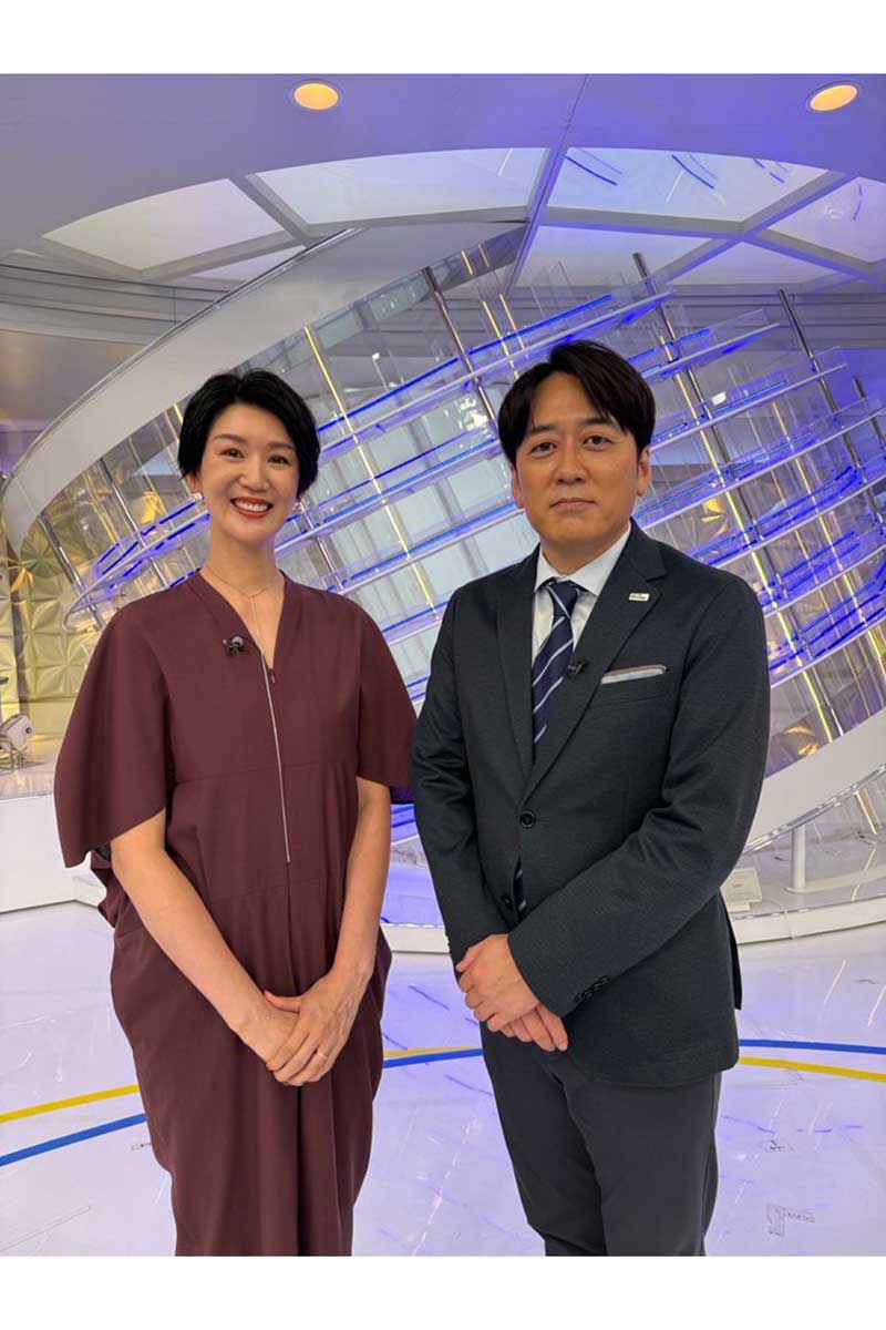 栗原恵さん(左)とTBS・安住紳一郎アナウンサー【写真:X(@TBSvolleyboo)より】