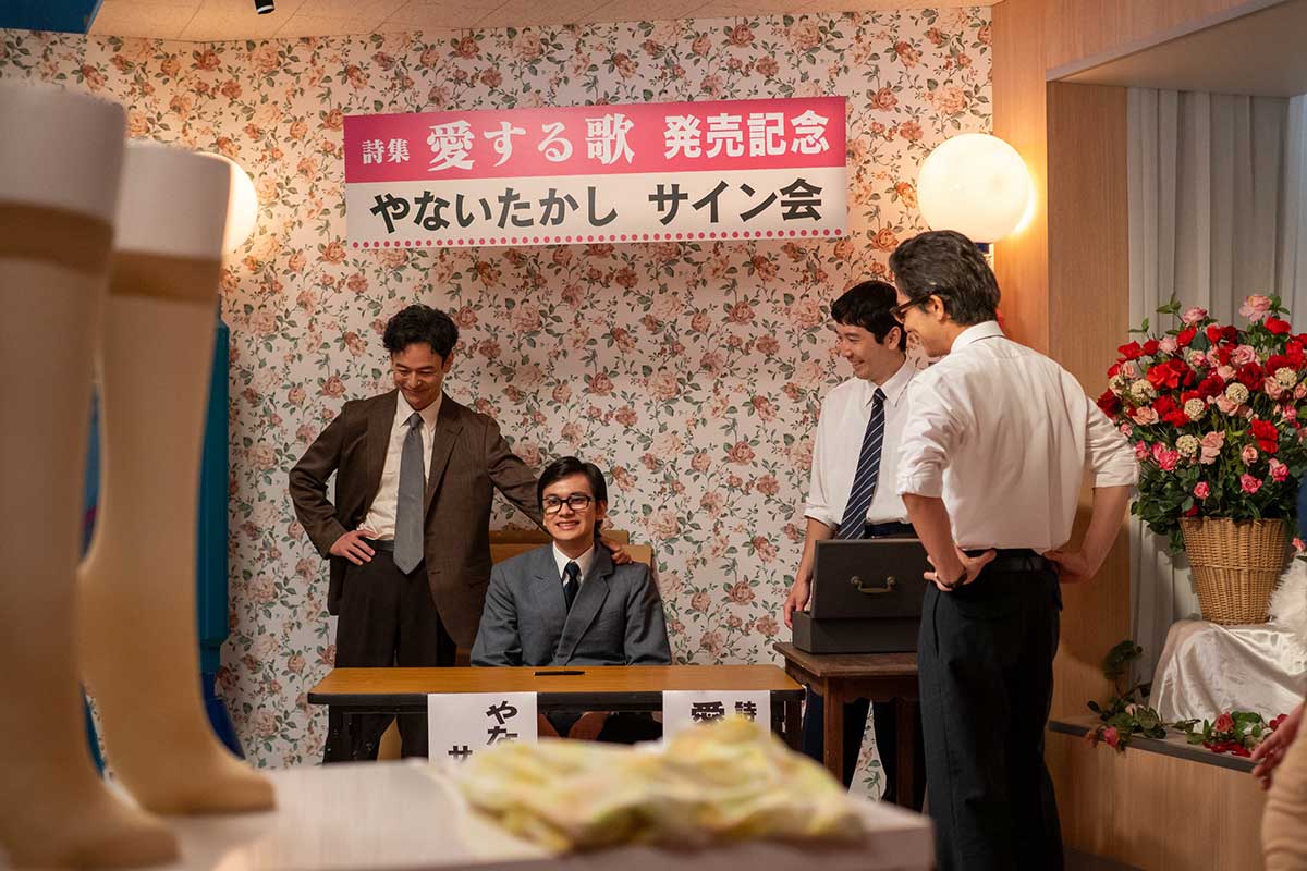 サイン会を行う嵩(北村匠海)【写真:(C)NHK】