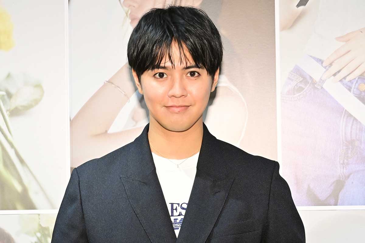 囲み取材に応じたGENERATIONSの片寄涼太【写真:ENCOUNT編集部】