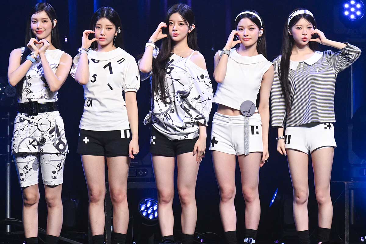 イベントに出席したILLITの(左から)YUNAH、WONHEE、MINJU、IROHA、MOKA【写真:ENCOUNT編集部】