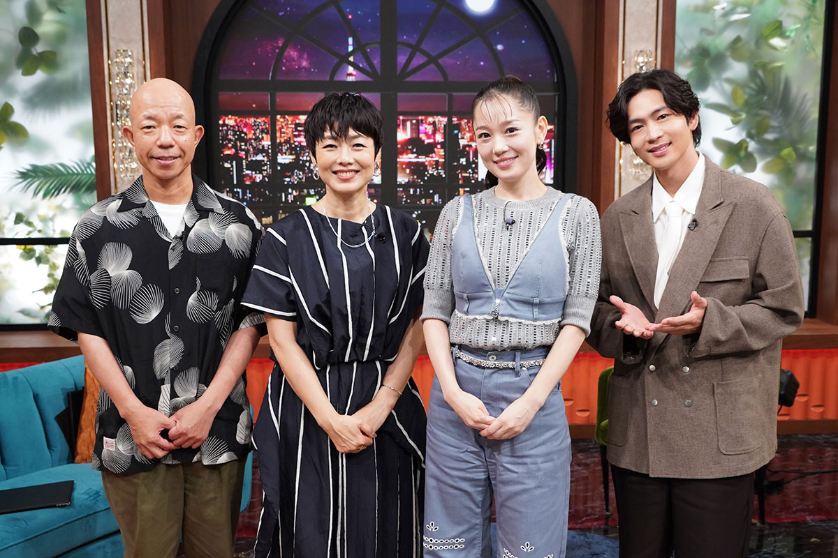 『with MUSIC』に出演する西野カナ(中央右)【写真:(C)日本テレビ】