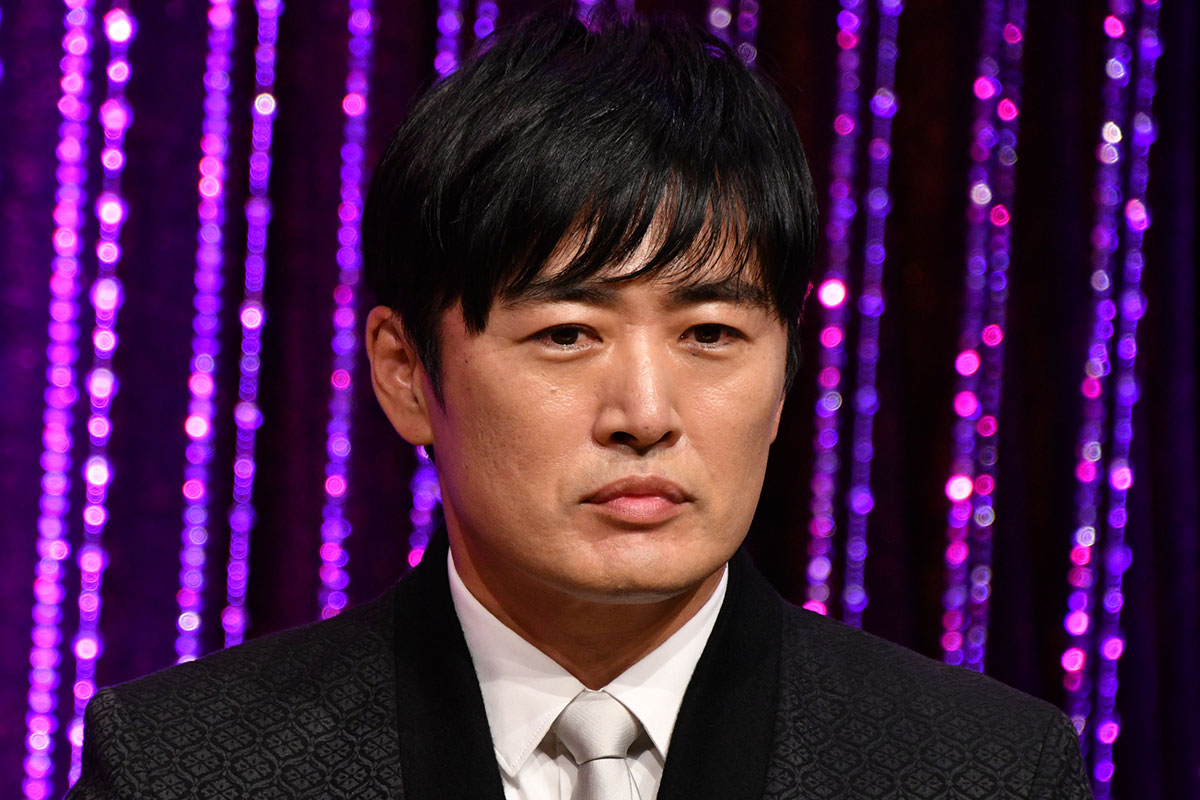 記者発表会に登場した劇団ひとり【写真：ENCOUNT編集部】