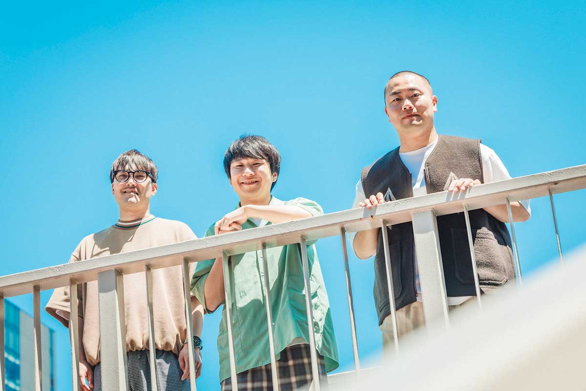 （左から）ハナコの菊田竜大、秋山寛貴、岡部大【写真：冨田味我】