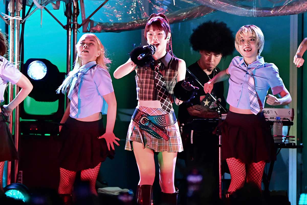 サプライズライブを行ったアイナ・ジ・エンド【写真:ENCOUNT編集部】