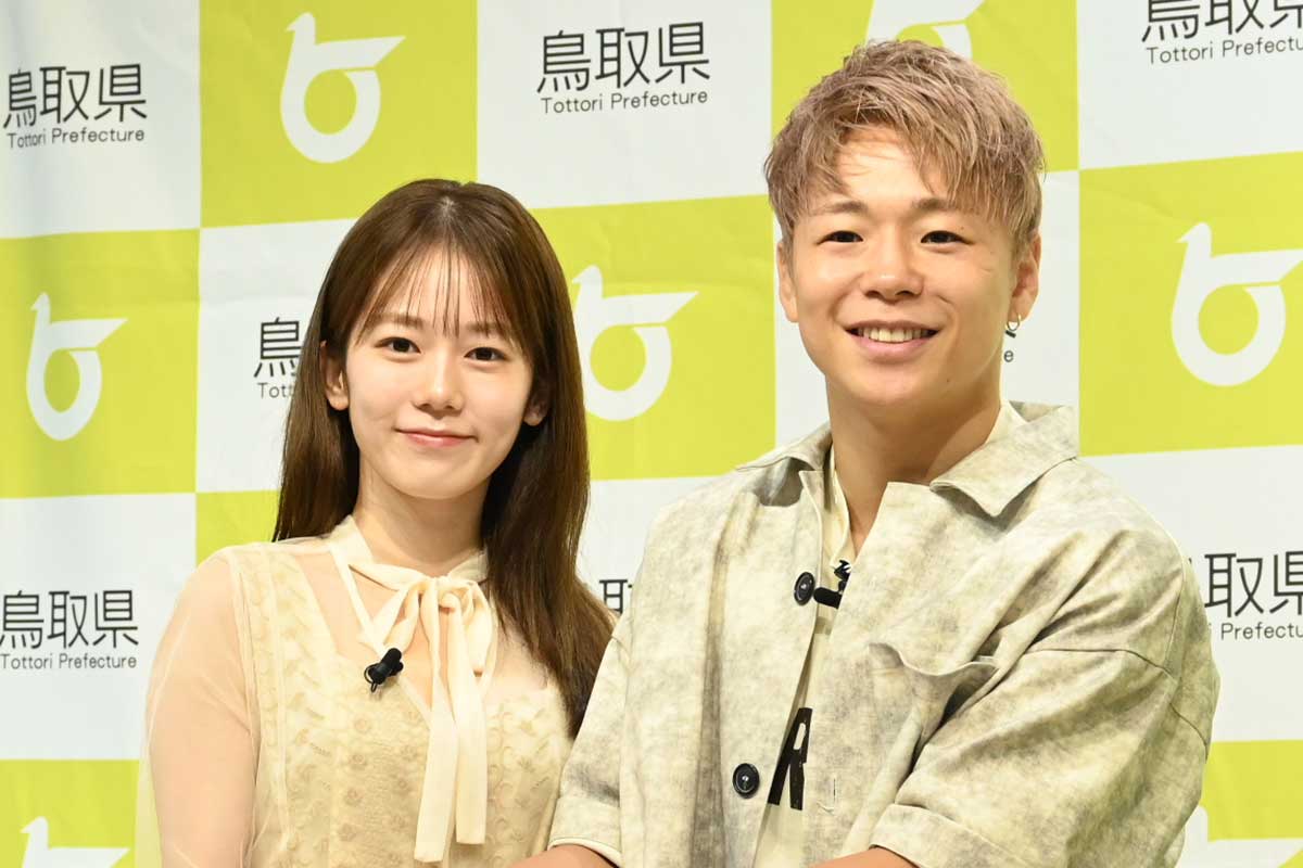 武尊＆川口葵、結婚後初2ショットで公の場　MCからの祝福に夫婦で見つめ合う場面も